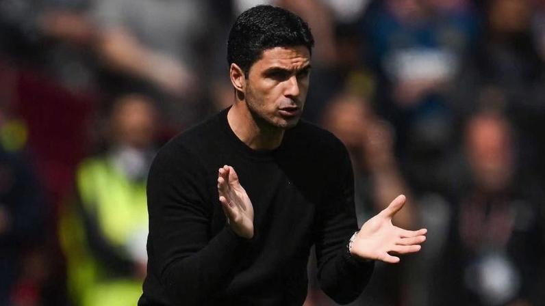 O técnico Mikel Arteta comanda o Arsenal