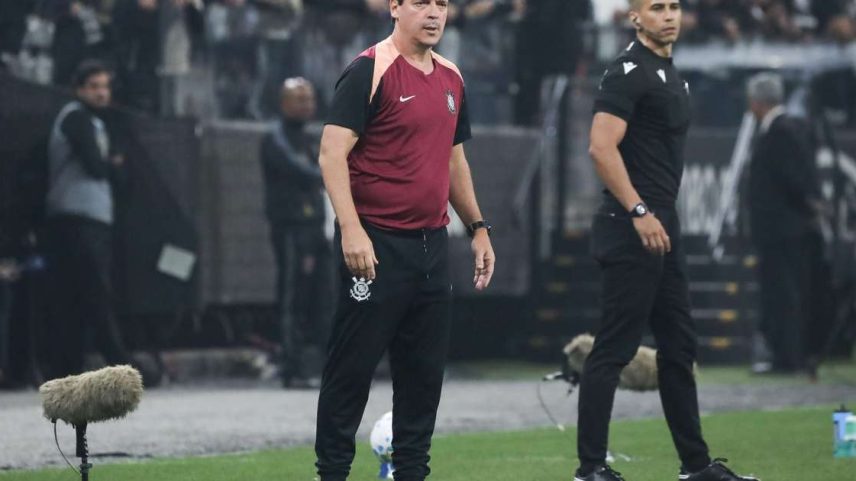 Fernando Diniz em vitória do Corinthians sobre o Barra