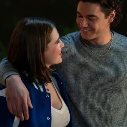 Dentro de Off Campus: o mais recente hit de romance de hóquei na TV