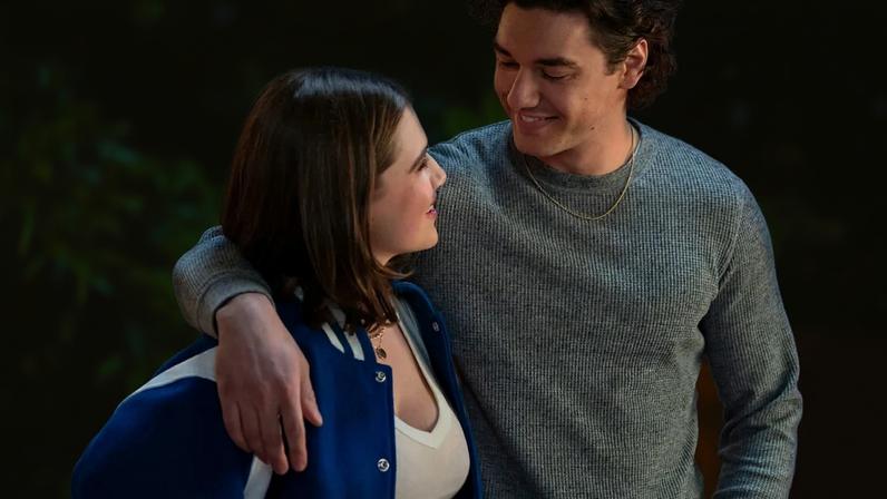 Dentro de Off Campus: o mais recente hit de romance de hóquei na TV