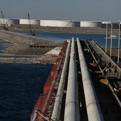 Crise em Ormuz acelera busca por rotas alternativas no Golfo