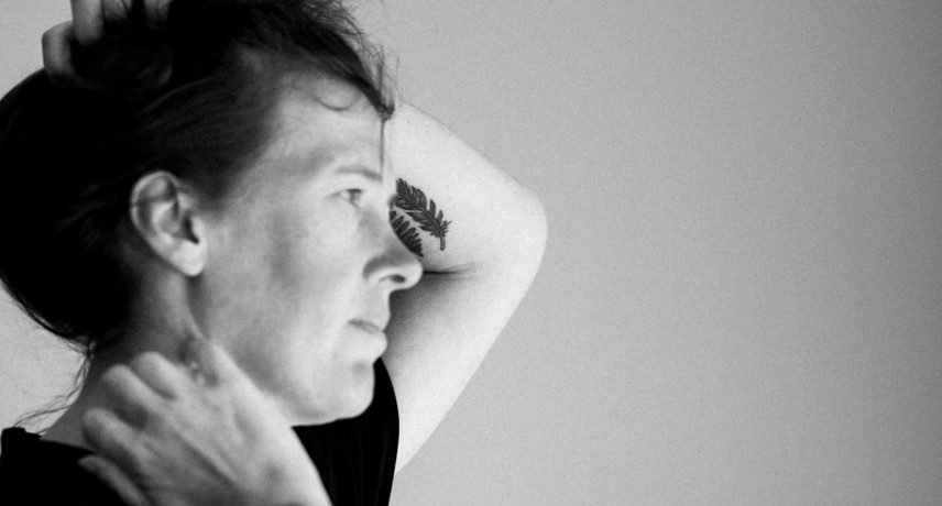 Por que mulheres que atravessam a menopausa têm dores no ombro? Estudo analisou — Foto: Annie Spratt/Unsplash