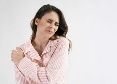 Ombro congelado estaria ligado à menopausa, indicam estudos