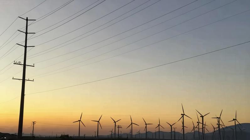 Turbinas eólicas em Palm Springs, Califórnia, EUA, em 12 de outubro de 2024