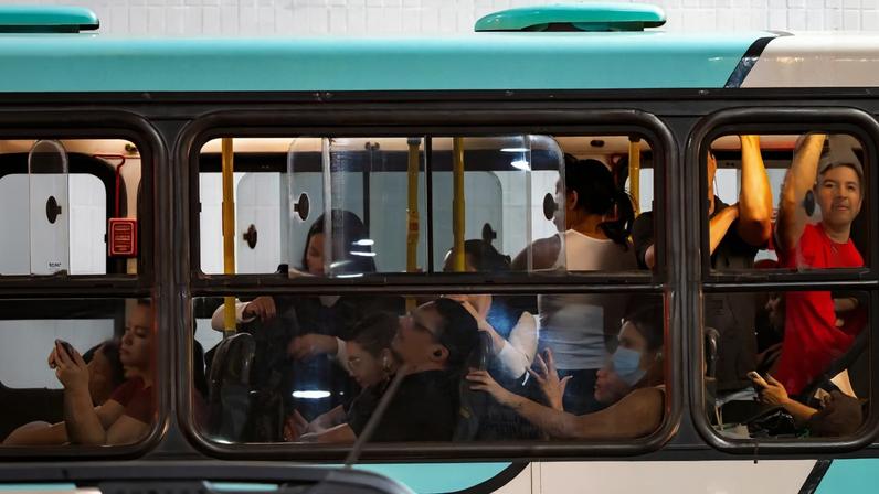 1 de 1 passageiros, ônibus, transporte - Foto: KEBEC NOGUEIRA/METRÓPOLES @kebecfotografo