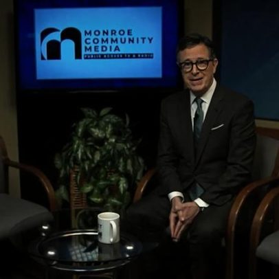 Stephen Colbert retorna rápido à TV noturna em Monroe Public Access, Michigan