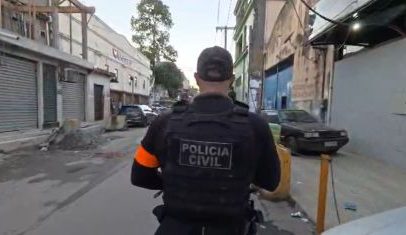 Polícia realiza operação na Maré contra comércio ilegal de armas