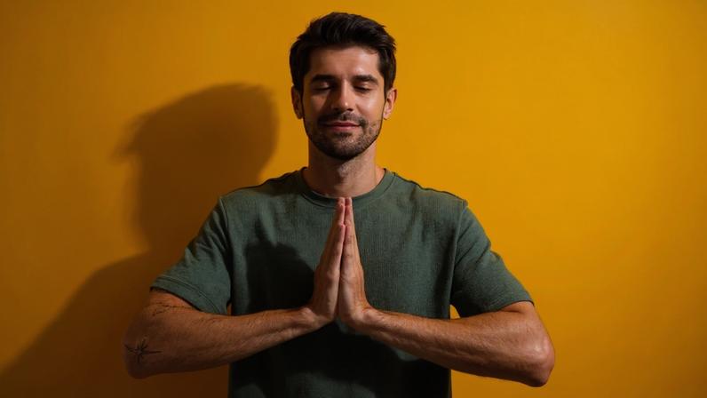 Elevar o coração ao Divino por meio de palavras sagradas traz conforto, clareza e um profundo senso de amparo