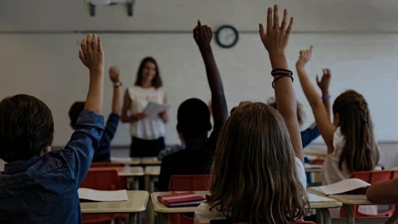 Platina SP corrige concurso e retoma vaga de agente de apoio escolar