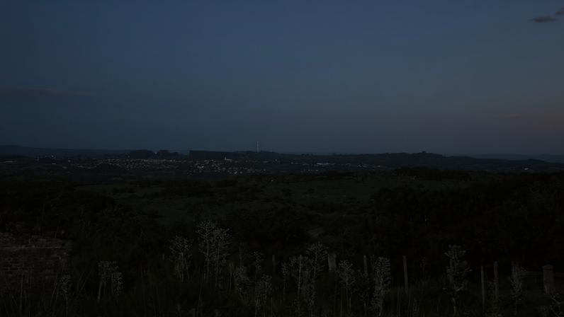 Vista de Canguçu RS, com área urbana entre morros da Serra do Sudeste, em dia claro
