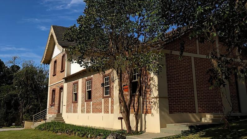 Casa em estilo enxaimel e paisagem de serra em Rancho Queimado SC.