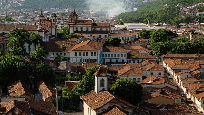 Profissionais de saúde em ambiente clínico, em reunião de trabalho
