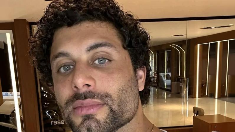 Ousado, Jesus Luz posta foto pelado e anima web: “Gostoso”