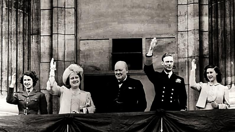 Noite secreta da Rainha Elizabeth II em VE Day é revelada