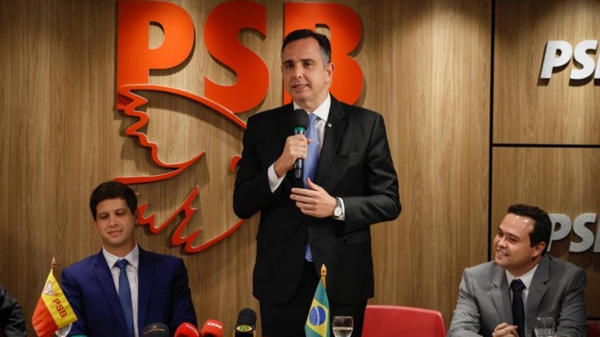O senador Rodrigo Pacheco, que se filiou recentemente ao PSB após deixar o PSD; partido e PT tentam convencê-lo a disputar o governo de Minas em 2026