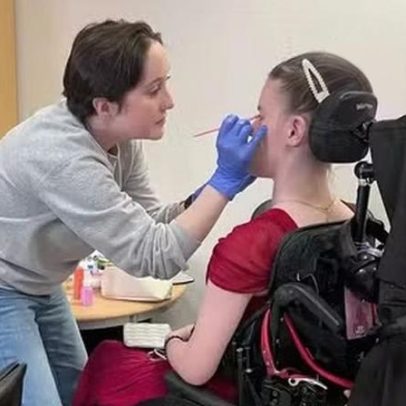 Hospital Infantil promove baile de formatura para pacientes adolescentes