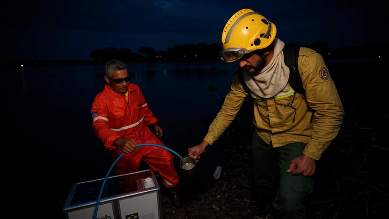 Equipamento portátil da PWTech em operação no Pantanal: tecnologia permite tratar água diretamente em campo, em regiões onde o acesso ao saneamento é limitado ou impactado por eventos extremos