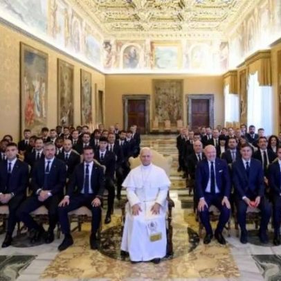 Papa recebe elenco da Inter e pede que jogadores sejam modelos para jovens