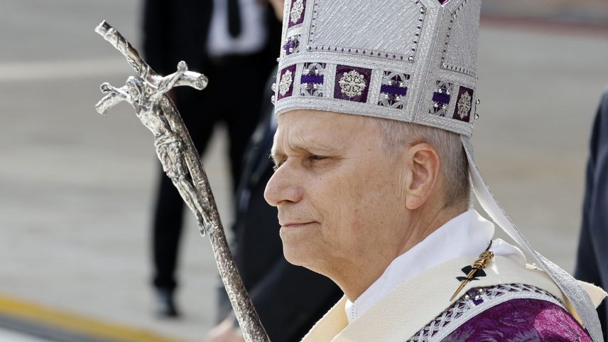 O papa Leão XIV celebra missa no estádio Luís II, em Mônaco. (Foto: Sebastien Nogier/EFE/EPA)