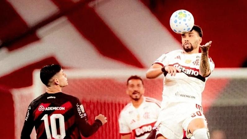 Paquetá e Danilo: dois dos sete jogadores do Flamengo da pré-lista da seleção que enfrentaram o Athletico