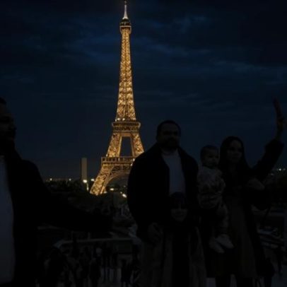 Família brasileira quase é presa durante chá revelação em frente à Torre Eiffel