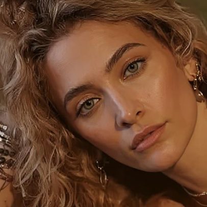 Paris Jackson lança single após polêmicas sobre herança