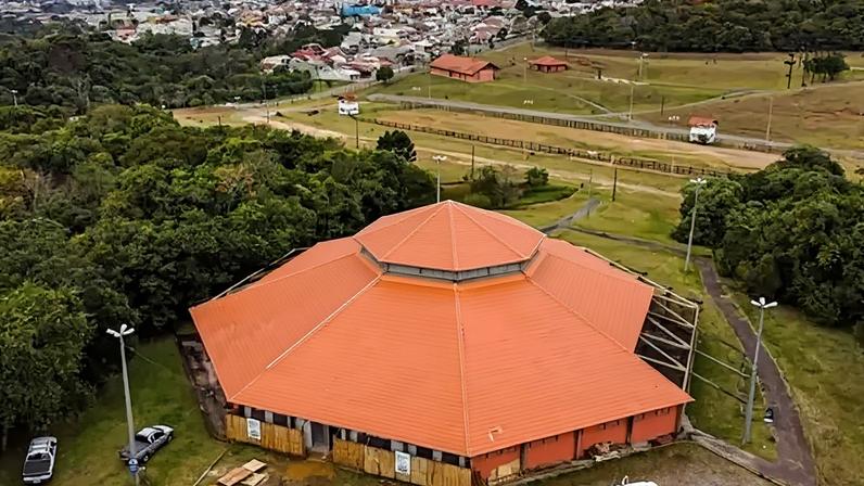 Parque dos Tropeiros ganhará pista de atletismo com piso emborrachado e passará por ampla revitalização na Cidade Industrial de Curitiba. (Foto: Daniel Castellano/Prefeitura de Curitiba)