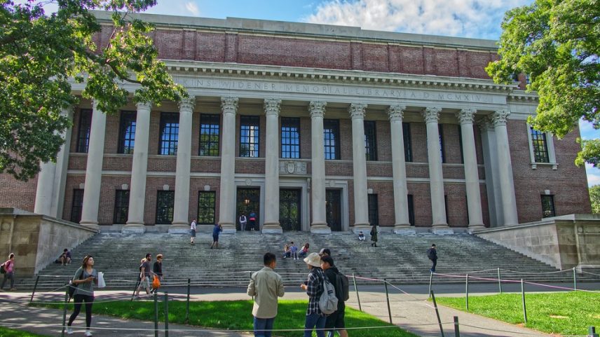 Universidade Harvard (Estados Unidos) lidera o ranking de formação de bilionários — Foto: Unsplash