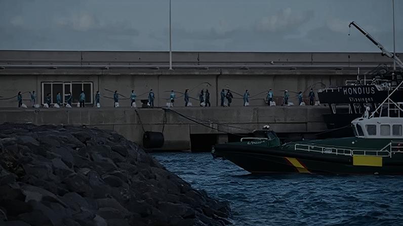 Passageiros do MV Hondius, navio de cruzeiro afetado com o hantavírus, desembarcam em Tenerife, nas Ilhas Canárias