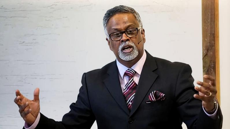 Polícia do Reino Unido retira acusações contra pastor
