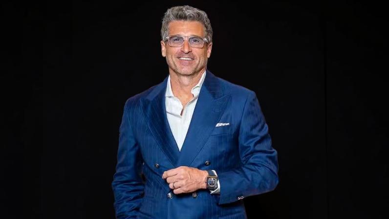 Patrick Dempsey no stand da TAG Heuer no Watches and Wonders 2026 — Foto: TAG Heuer