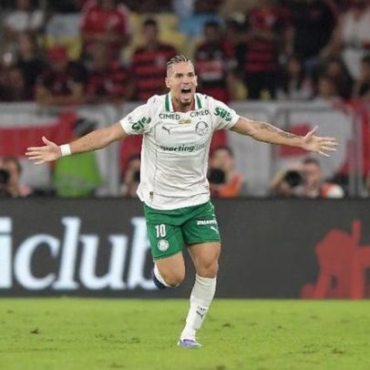 Paulinho se destaca como jogador no futebol brasileiro