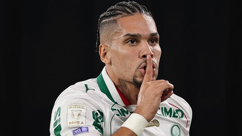 Paulinho comemora gol do Palmeiras contra o Flamengo