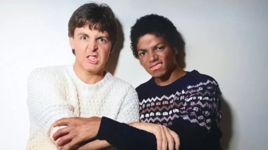 Paul McCartney e Michael Jackson nos anos 1980, tempo de parcerias dos dois — Foto: Divulgação