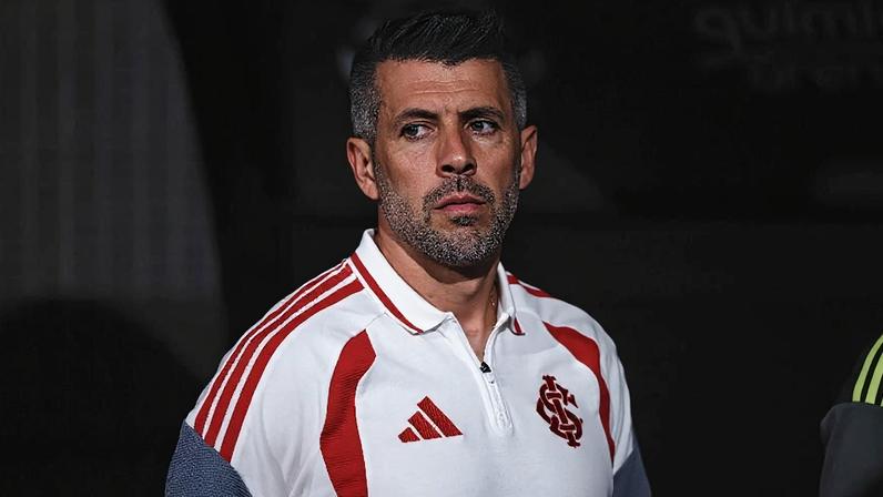 Paulo Pezzolano comanda o Internacional
