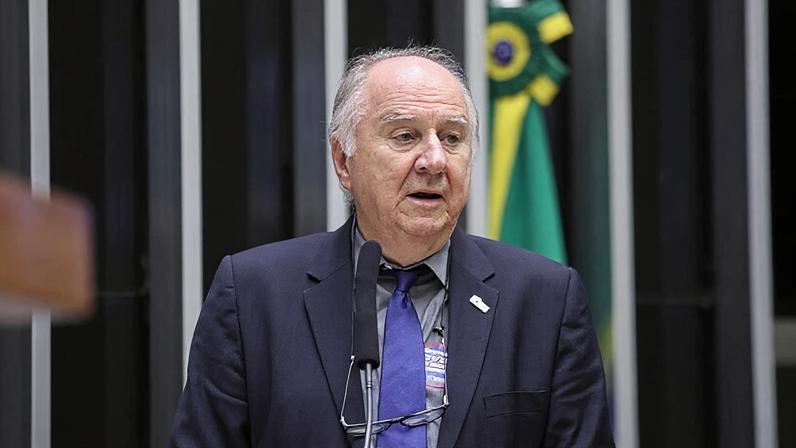 Na imagem, o presidente da Confederação Nacional de Municípios, Paulo Ziulkoski; entidade calcula impacto de R$ 50 bilhões para as prefeituras com a redução da jornada de trabalho