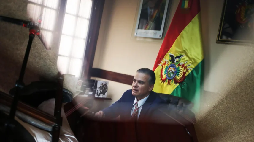 O vice-ministro boliviano da Defesa Social e Substâncias Controladas, Ernesto Justiniano, disse que a prisão de Gerson Palermo foi resultado de um trabalho coordenado com a Polícia Federal brasileira (Foto: Luis Gandarillas/EFE)