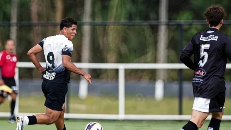 Pedro Morelli em ação pelo Corinthians