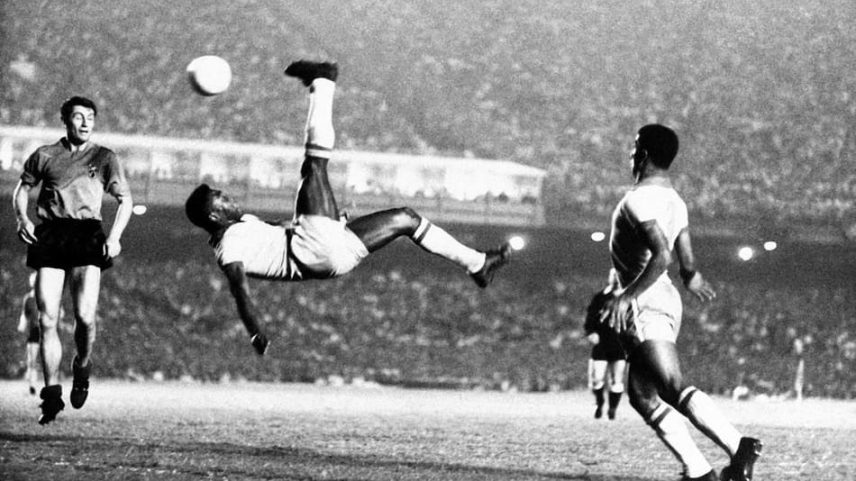O gol de Pelé no Maracanã, em 1961, deu origem à expressão 'gol de placa'. (Foto: Santos FC)