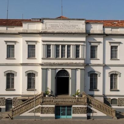 Conheça a cadeia superlotada onde Deolane está presa