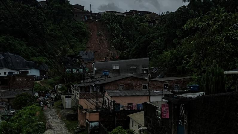 Chuvas causam deslizamentos em Pernambuco