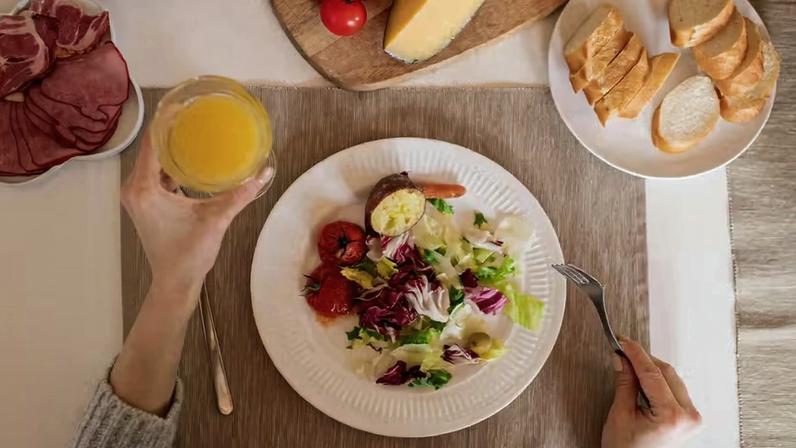 IA treinada pelos pesquisadores gerou refeições mais próximas às recomendações nutricionais do Departamento de Agricultura dos Estados Unidos (USDA) do que o GPT-4o