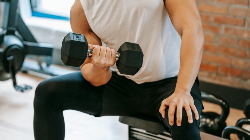 As diretrizes da OMS de 150 minutos de exercício moderado por semana estão associadas a uma redução de 8 a 9% no risco de acidentes cardiovasculares. Isso não é pouca coisa, mas a prática física pode levar a ainda mais benefícios com mais horas de dedicação