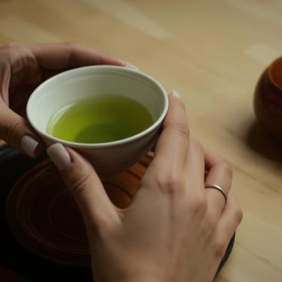 Chás calmantes: 5 ervas com propriedades relaxantes