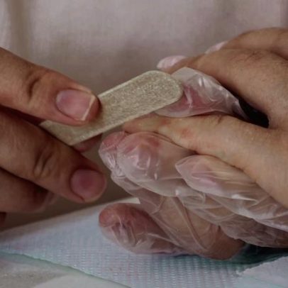 Técnica japonesa sem esmalte deixa unhas com brilho natural