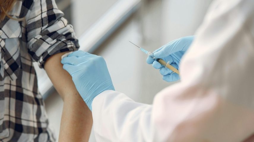 A plataforma faz recomendações de imunizantes que variam conforme a idade e condições de saúde do usuário, mas não substituem uma avaliação ou orientação médica — Foto: Gustavo Fring / Pexels