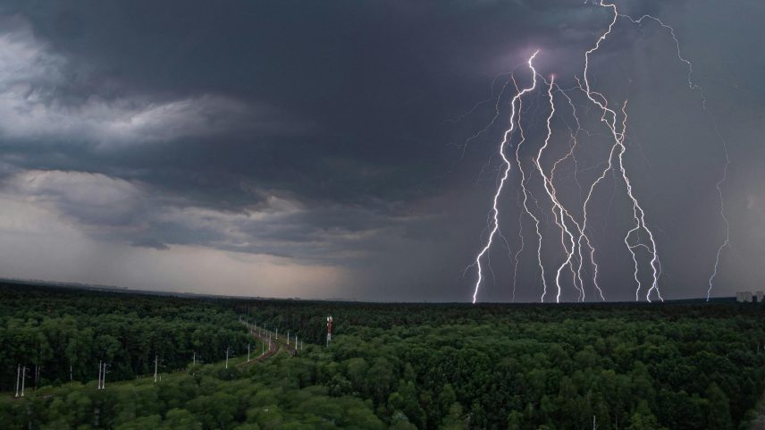 ZCIT reforça temporais frequentes na costa das regiões norte e nordeste e o ar frio alcança a Amazônia Ocidental, nos próximos dias.