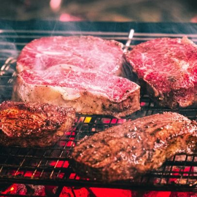Carne vermelha moldou evolução humana, com vantagens e riscos à saúde