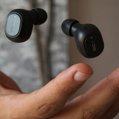 Fones sem fio podem ser hackeados; cabos são mais seguros?