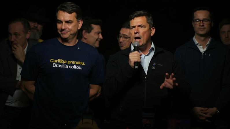 Imagem colorida, Ao lado de Flávio Bolsonaro, Moro lança pré-candidatura no Paraná - Metrópoles